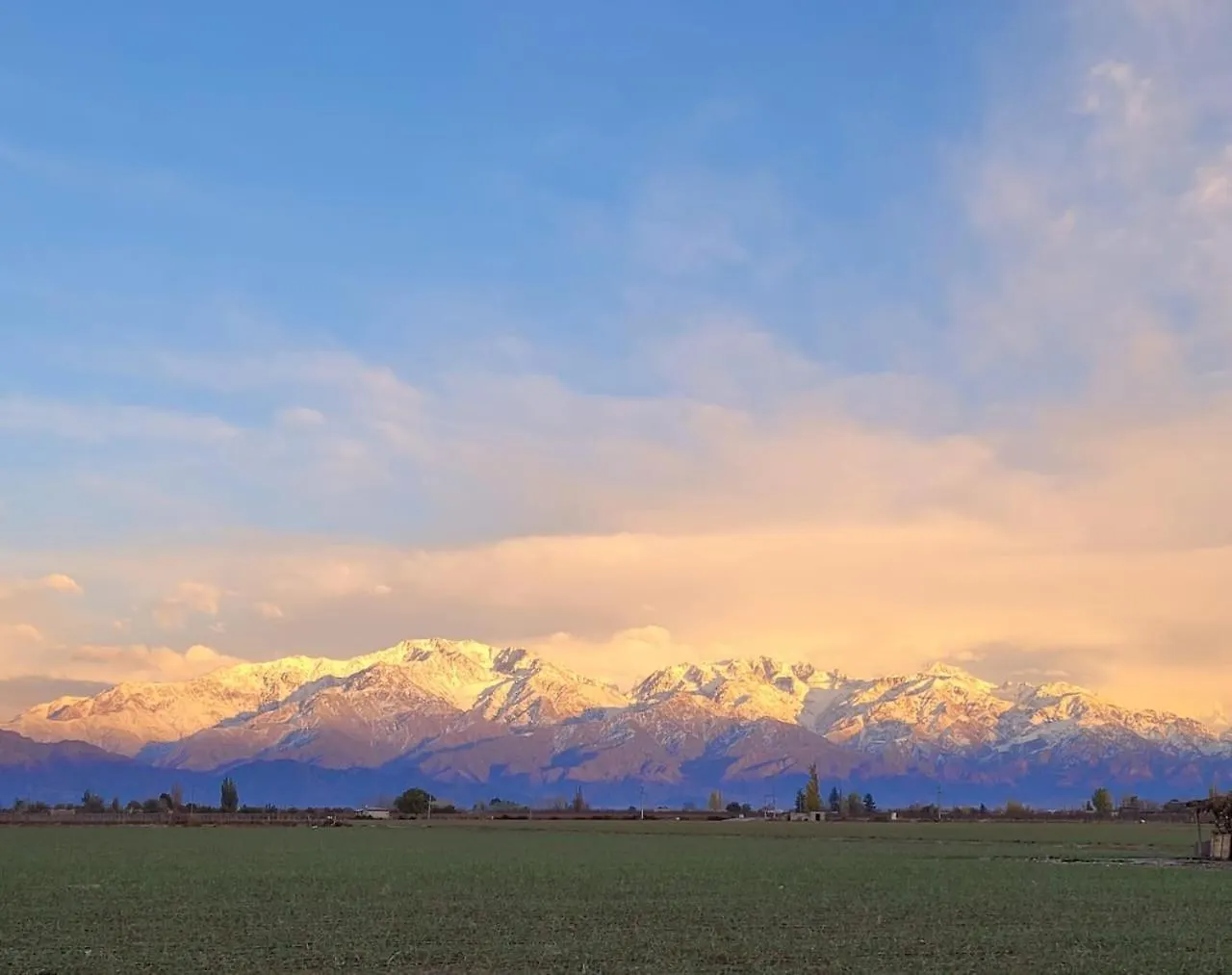 Επικοινωνία με το Mendoza Es Montana, Paz Y Malbec